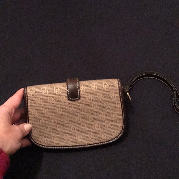 Dooney & Bourke NEW beautiful wristlet - Picture 6 of 8